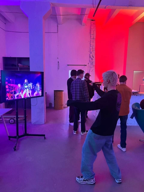 JB dancing